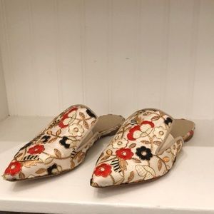 Appliqué Marc Fisher mules